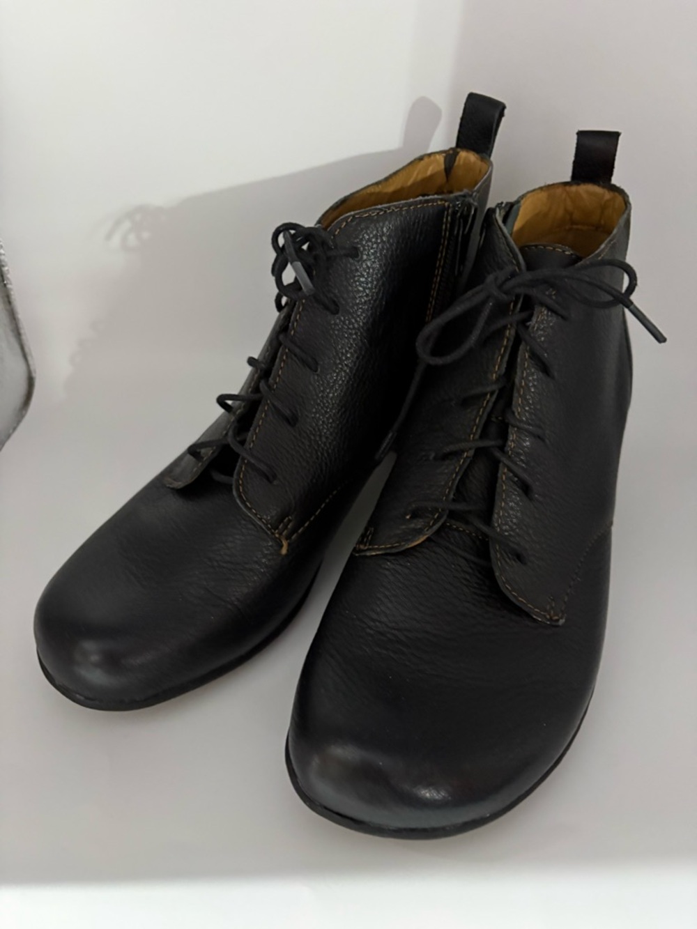 Softspots Black Leather Upper  Black Lace-Up Ankle Boots Size 8 1-2 M READ